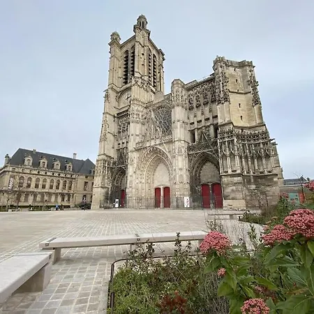 Meuble Ambiance Cosy Proche Centre Ville Et Gare شقة تروي